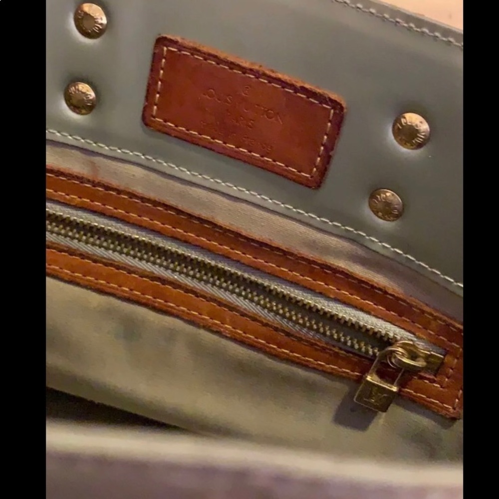 Louis Vuitton small patent leather bag - Picture 4 of 5